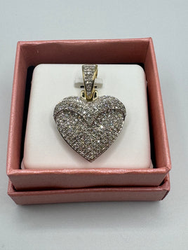 10 K Gold Heart-Shaped Pendant with Diamond Stones, 4.8 G