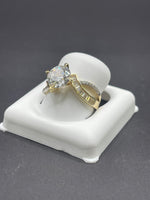 14 K Gold Rinf with Cubic Zirconia stones- 2.7 Grans- Size 7