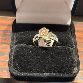 14 K Gold Ring Flower-shaped ring with CZ  Size 7 2.1 G