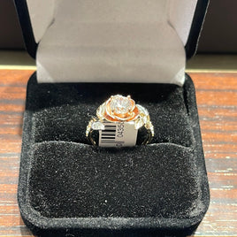 14 K Gold Ring Flower-shaped ring with CZ  SIZE 7 3.1 G