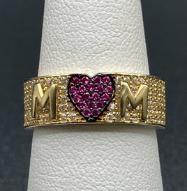 14 K Gold Ring A band with the MOM word on it with a red heart.  Weight: 3.4 G  Size: 7