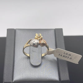 14 K Gold Ring A three color hearts and flower-shaped ring 3.0 G